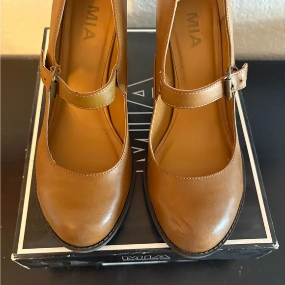 MIA “Susy” Mary Jane Heels Tan - Picture 4 of 7